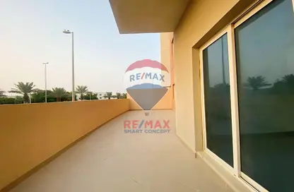 Apartment - 2 Bedrooms - 2 Bathrooms for rent in Tower 42 - Al Reef Downtown - Al Reef - Abu Dhabi