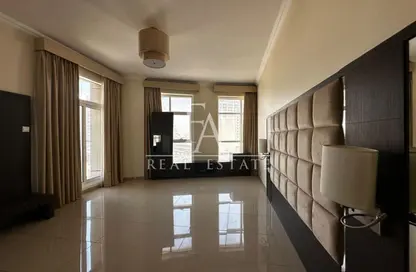 Apartment - 3 Bedrooms - 4 Bathrooms for rent in Siraj Tower - Arjan - Dubai