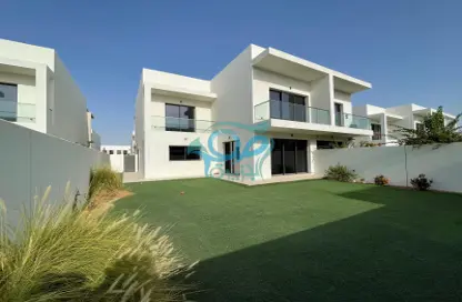 Outdoor House image for: Villa - 3 Bedrooms - 4 Bathrooms for rent in The Cedars - Yas Acres - Yas Island - Abu Dhabi, Image 1