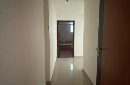 شقة - 2 غرف نوم - 3 حمامات للايجار في مساكن كورنيش عجمان - طريق كورنيش عجمان - عجمان
