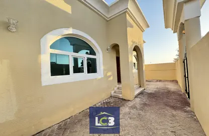Apartment - 3 Bedrooms - 3 Bathrooms for rent in Mohamed Bin Zayed City Villas - Mohamed Bin Zayed City - Abu Dhabi