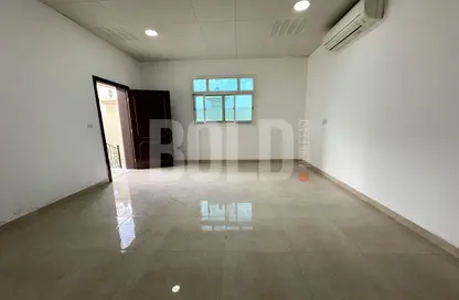 Empty Room image for: Apartment - 1 Bathroom for rent in Mohammed Villas 6 - Mohamed Bin Zayed City - Abu Dhabi, Image 1