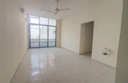 شقة - 2 غرف نوم - 2 حمامات للايجار في بناية البطينة 9 - البطينة - الشارقة