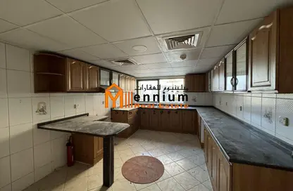 Apartment - 3 Bedrooms - 3 Bathrooms for rent in Palm Tower 2 - Palm Towers - Al Majaz - Sharjah
