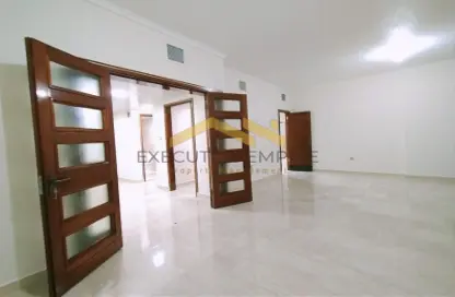 شقة - 4 غرف نوم - 4 حمامات للايجار في برج السوق - شارع الكورنيش - أبوظبي