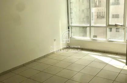 شقة - 2 غرف نوم - 2 حمامات للايجار في 2 مبنى تايجر - شارع التعاون - التعاون - الشارقة