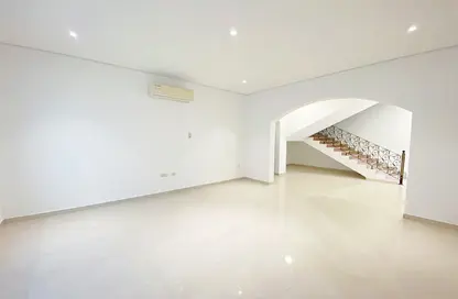 Villa - 4 Bedrooms - 6 Bathrooms for rent in Shakhbout City - Abu Dhabi