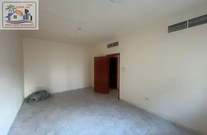 شقة - غرفة نوم - 1 حمام للايجار في بناية طلال - المجرة - الشارقة
