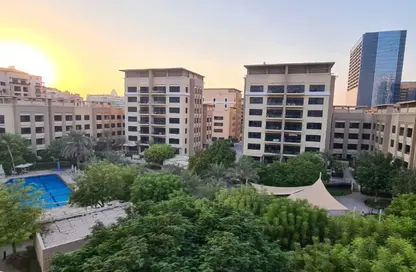 Apartment - 4 Bedrooms - 3 Bathrooms for rent in Al Ghaf - Greens - Dubai