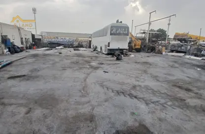 أرض - استوديو للايجار في بناء الصناعية 13 - منطقة رقم 13 - المنطقة الصناعية بالشارقة - الشارقة