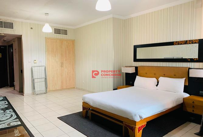 Furnished Studio | Chiller Free | Vacant | Metro