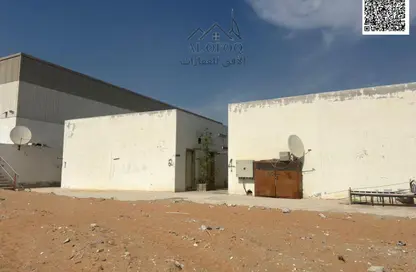 Warehouse - Studio - 2 Bathrooms for sale in Umm Al Thuoob - Umm Al Quwain