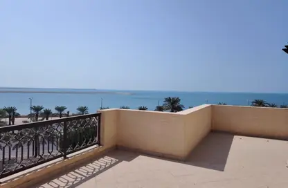 شقة - 2 غرف نوم - 4 حمامات للايجار في ياقوت - باب البحر - جزيرة المرجان - رأس الخيمة