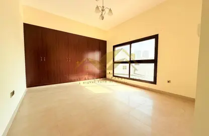 شقة - 2 غرف نوم - 3 حمامات للايجار في شارع الرولة - الرفاعة - بر دبي - دبي