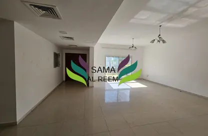 Villa - 4 Bedrooms - 3 Bathrooms for rent in Al Jafiliya Villas - Al Jafiliya - Dubai