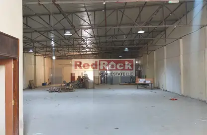 Warehouse - Studio - 1 Bathroom for rent in RAS - Umm Ramool - Dubai