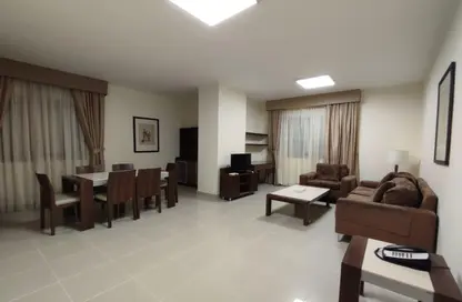 Living / Dining Room image for: Apartment - 2 Bedrooms - 3 Bathrooms for rent in Baynuna Tower 2 - Corniche Road - Abu Dhabi, Image 1