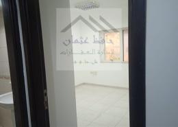 مكتب - 1 حمام للكراء في معسكر آل نهيان - أبوظبي