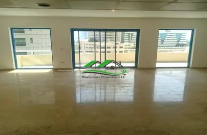 شقة - 3 غرف نوم - 4 حمامات للايجار في برج شاهين - الخالدية - أبوظبي