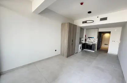 شقة - 1 حمام للايجار في الأمل تاور - مدينة دبي الرياضية - دبي