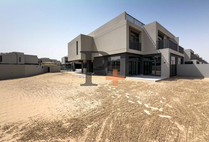 Single Row | Huge Corner Unit | Steps to Lake 