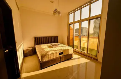 شقة - 2 غرف نوم - 3 حمامات للايجار في البرج الأسباني - مدينة دبي الرياضية - دبي