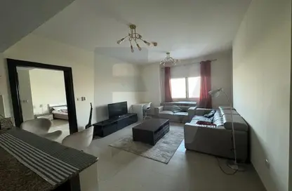 شقة - غرفة نوم - 2 حمامات للايجار في المساكن الحمراء - مدينة دبي الرياضية - دبي
