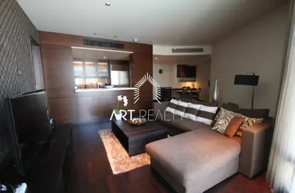 Living Room image for: Apartment - 2 Bedrooms - 2 Bathrooms for rent in Burj Khalifa - Burj Khalifa Area - Downtown Dubai - Dubai, Image 1