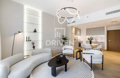Living Room image for: Apartment - 1 Bedroom - 1 Bathroom for sale in Le Pont - La Mer - Jumeirah - Dubai, Image 1