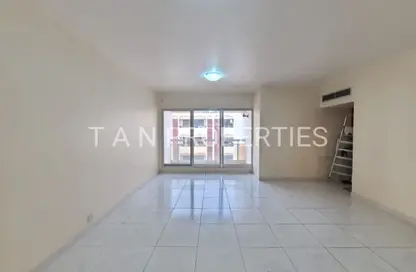 Apartment - 2 Bedrooms - 2 Bathrooms for rent in Al Kifaf Apartments - Al Karama - Dubai