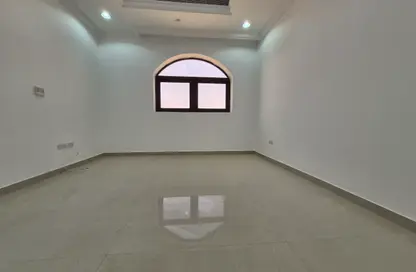 Apartment - 1 Bedroom - 2 Bathrooms for rent in Shakhbout City - Abu Dhabi