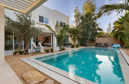 Villa - 5 Bedrooms - 6 Bathrooms for sale in Meadows 2 - Meadows - Dubai