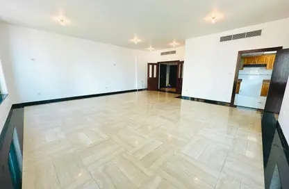 Apartment - 3 Bedrooms - 4 Bathrooms for rent in Hamdan Street - Abu Dhabi
