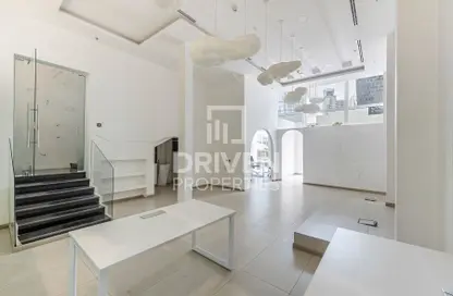 محل - استوديو - 1 حمام للايجار في بوابة الخليج - الخليج التجاري - دبي