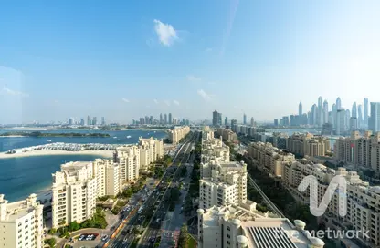 Apartment - 1 Bedroom - 2 Bathrooms for sale in The Palm Tower - Palm Jumeirah - Dubai