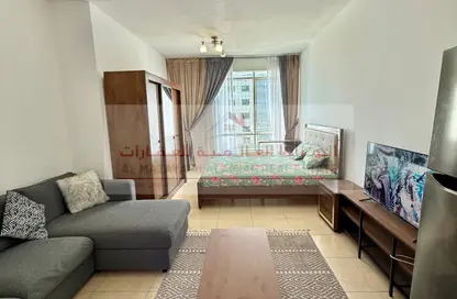Apartment - Studio - 1 Bathroom for rent in Beach Tower 1 - Al Khan Lagoon - Al Khan - Sharjah