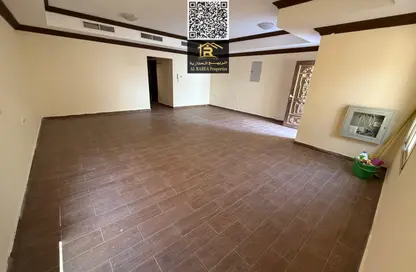 Townhouse - 3 Bedrooms - 5 Bathrooms for rent in Corniche Tower - Ajman Corniche Road - Ajman