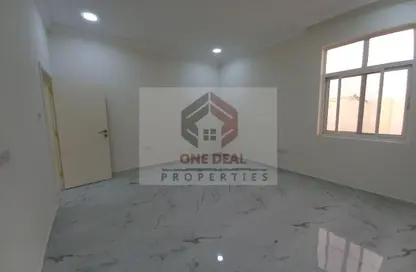 Villa - 4 Bedrooms - 5 Bathrooms for rent in Al Khabisi - Al Ain