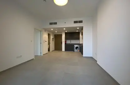 شقة - غرفة نوم - 2 حمامات للايجار في الطراز - حي نسيج - الجادة - الشارقة