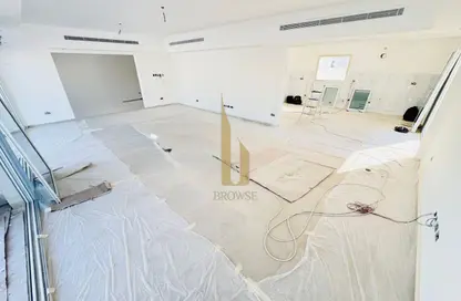 Villa - 4 Bedrooms - 4 Bathrooms for rent in Jumeirah 1 Villas - Jumeirah 1 - Jumeirah - Dubai