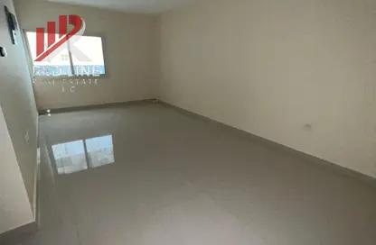 شقة - 2 غرف نوم - 2 حمامات للايجار في المجرة - الشارقة