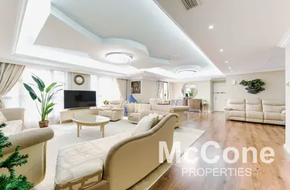Living Room image for: Apartment - 4 Bedrooms - 4 Bathrooms for rent in Murjan 6 - Murjan - Jumeirah Beach Residence - Dubai, Image 1