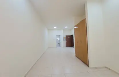 Apartment - Studio - 1 Bathroom for rent in Prestige Building - Al Nakhal Road - Deira - Dubai