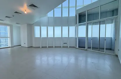 Apartment - 4 Bedrooms - 6 Bathrooms for rent in Al Reef Tower - Corniche Road - Abu Dhabi