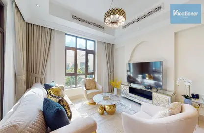 Living Room image for: Apartment - 2 Bedrooms - 2 Bathrooms for rent in Souk Al Bahar - The Old Town Island - Downtown Dubai - Dubai, Image 1