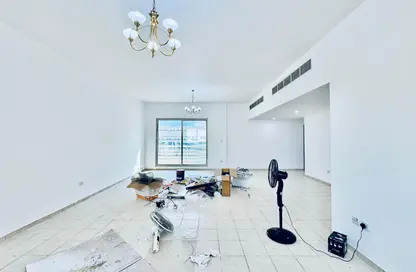 Apartment - 2 Bedrooms - 3 Bathrooms for rent in Umm E Hurair Building - Al Karama - Dubai