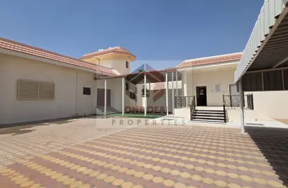 Villa - 4 Bedrooms - 5 Bathrooms for rent in Al Habooy - Al Markhaniya - Al Ain