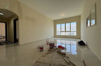 Apartment - 2 Bedrooms - 2 Bathrooms for rent in Al Dafeinah - Asharej - Al Ain