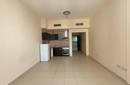 Apartment - Studio - 1 Bathroom for rent in Silicon Gates 3 - Silicon Gates - Dubai Silicon Oasis - Dubai