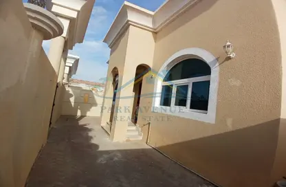 Apartment - 3 Bedrooms - 3 Bathrooms for rent in Mohamed Bin Zayed Centre - Mohamed Bin Zayed City - Abu Dhabi